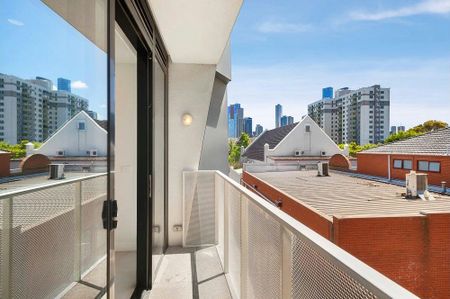 Sophisticated, Low Maintenance Living in the Heart of South Melbourne - Photo 3