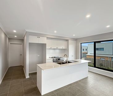 🏡 Brand New 3-Bedroom Townhouse in Wollert - Photo 5