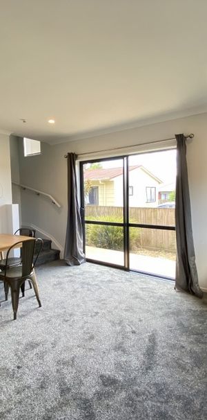 Modern 1-Bedroom Studio Room Available for Rent in Hamilton East – $270 per Week Discover comfortable and convenient living in this well-maintained studio room, located in the sought-after suburb of Hamilton East, 3216. - Photo 1