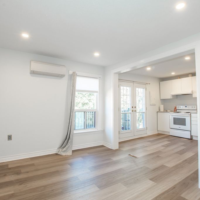 **ALL INCLUSIVE** 2 Bedroom Upper Unit in Hamilton!! - Photo 1