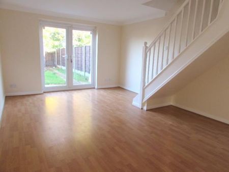 2 bedroom mews to rent - Photo 5