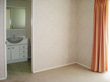 RANUI - 3 Bedroom Home - Photo 5