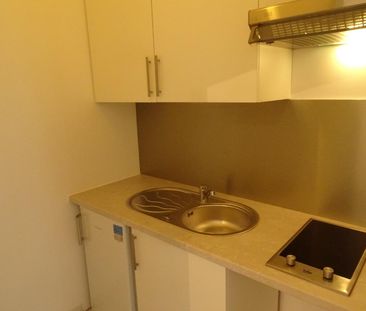 Location Appartement 1 pièce 24m² BORDEAUX 33000 - Photo 2