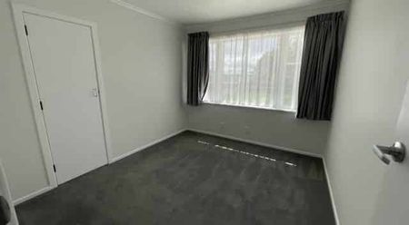 Modern inside, nice fully fenced back yard & large garage! - Photo 4