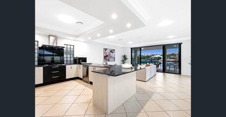 Waterfront Retreat – Spacious 5‑Bedroom Home with Pool & River Access - Photo 2