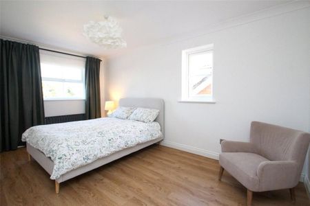 4 bedroom detached house to rent - Photo 2