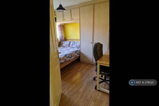 3 bedroom end of terrace house to rent - Photo 1