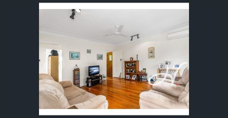 Spacious Family Home in Prime Chermside Location - Photo 3