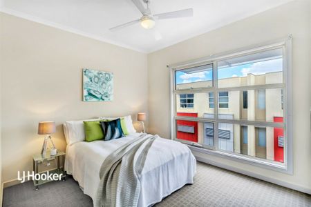 Low Maintenance townhouse living! - Photo 4