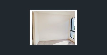 Contemporary Townhouse Living with Park Views in Melbourne’s Inner East - Photo 5