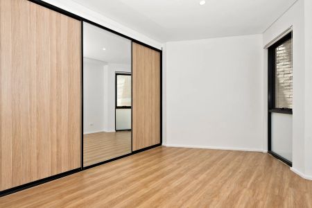 Welcome to "KOI Apartments" Northmead - Photo 2