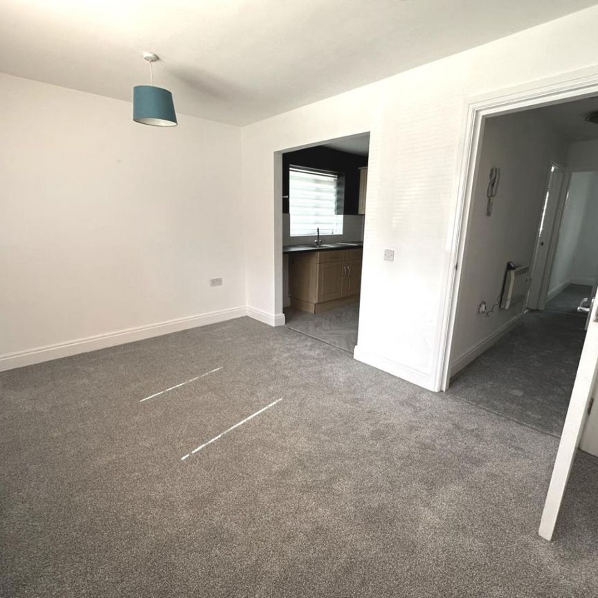 2 bedroom Flat To Let - Photo 1