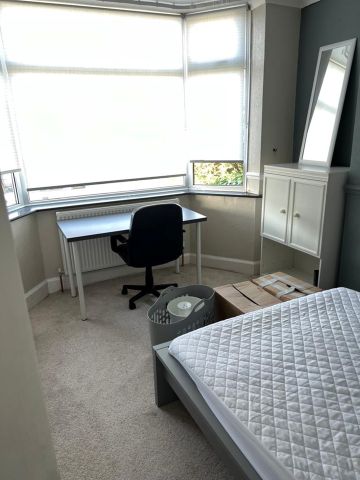 3 Bed Semi-Detached House, Stanfell Road, LE2 - Photo 4