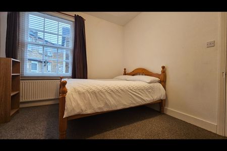 4 Bed Semi-Detached House, Queens Row, SE17 - Photo 3