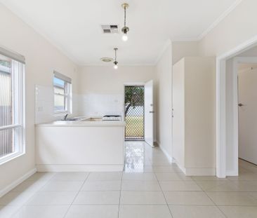 Spacious family home in a quiet street - Photo 6