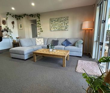 A Hidden Gem in the heart of Botany Downs - Photo 1