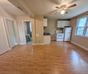All Inclusive 2 Bedroom Upper Unit in St. Catharines!! - Photo 4