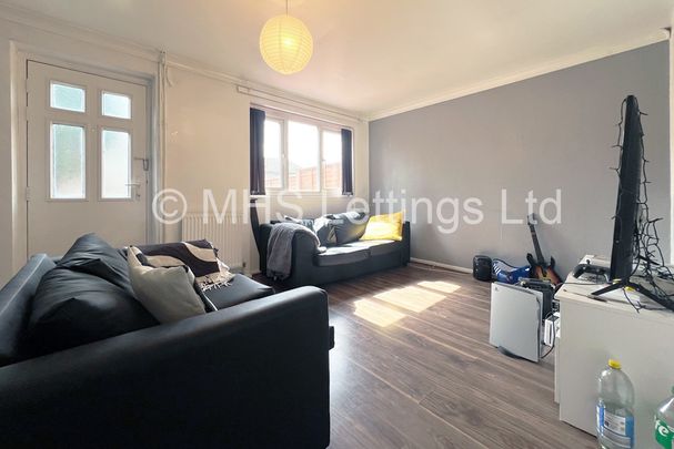 3 Bedroom End Terraced House for rent in Kendal Lane - Photo 1