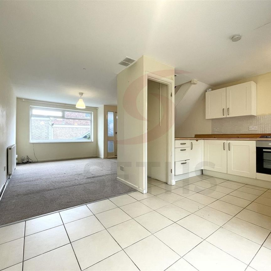 Rosamund Avenue, LE3, Leicester - Photo 1