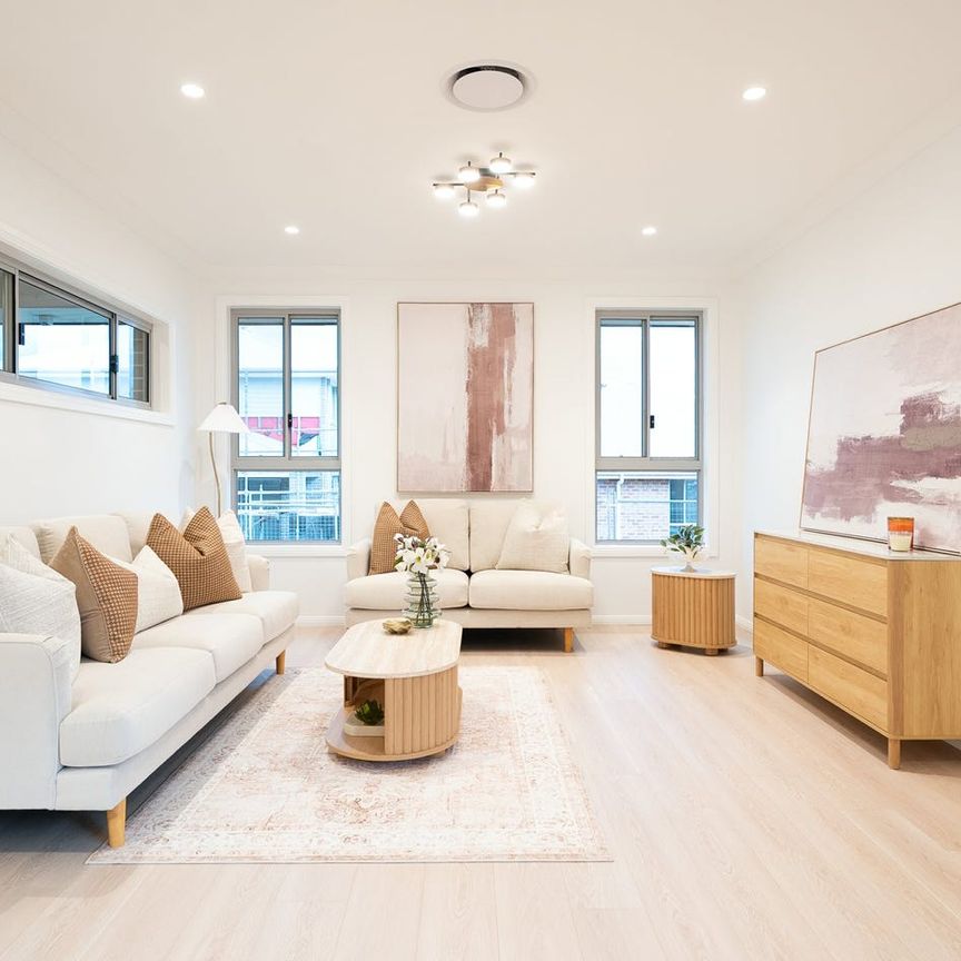 Modern 4-Bedroom Living in Prime Oran Park Location ! - Photo 1