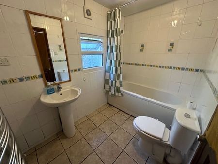 Studio Flat, York Road, E17 - Photo 5