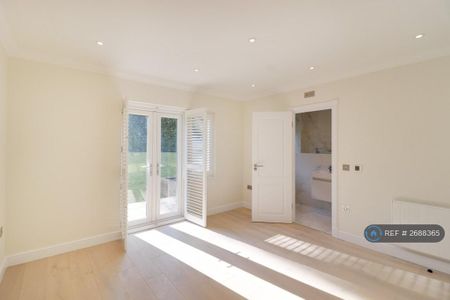 3 bedroom flat to rent - Photo 2