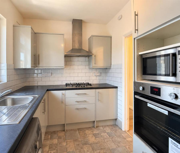 2 bedroom maisonette to rent - Photo 3