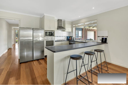 Your Family Haven in a Peaceful Tarneit Court! - Photo 5