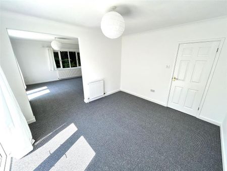 3 bedroom detached bungalow to rent - Photo 4