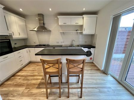 3 bedroom end of terrace house to rent - Photo 2