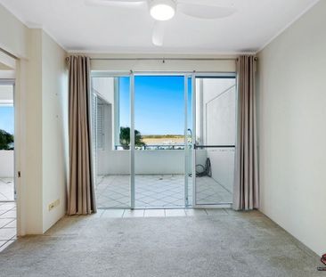 LUXURY BROADWATER LIVING ON MARINE PARADE - Photo 3