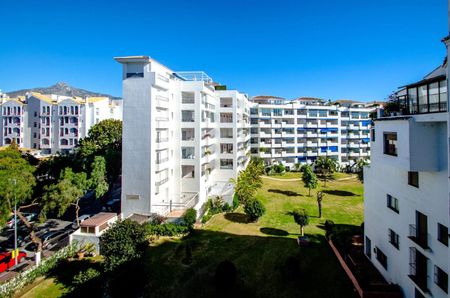 Middle Floor Apartment in Puerto Banús - Photo 2