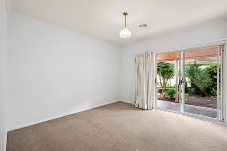 4 Maple Crescent, Jerrabomberra NSW 2619 - House For Rent | Domain - Photo 2