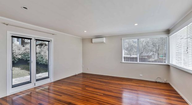 SITTING PRETTY - HILLCREST - Photo 1