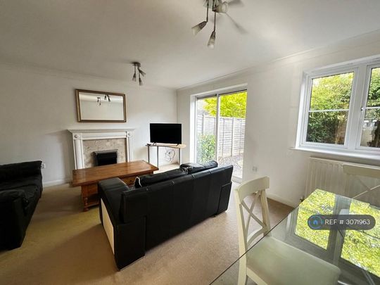4 bedroom semi-detached house to rent - Photo 1