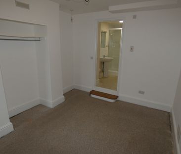 2 bed Apartment - To Let - Photo 6