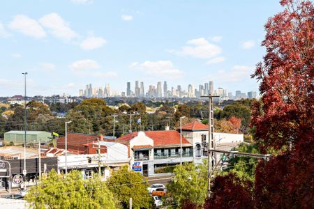 Bright and Light - Photo 3