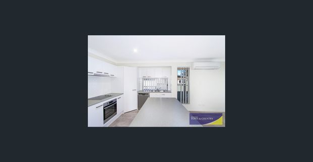 MODERN LIVING - Photo 1