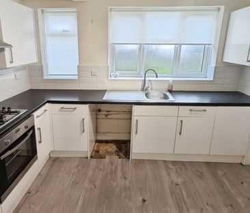 4 bedroom House To Let - Photo 3