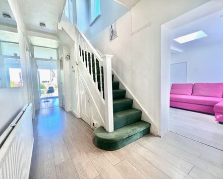 4 Bed Semi-Detached House, Mossville Gardens, SM4 - Photo 5