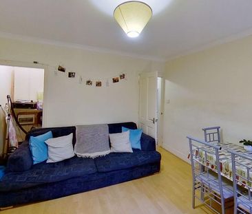 4 bedroom semi-detached house to rent - Photo 2