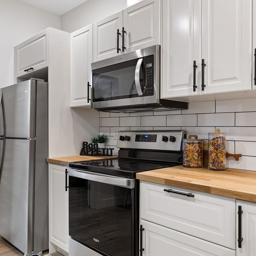 For Lease - 304 Lincoln Road Unit# Unit 1, Windsor, Ontario - Photo 1