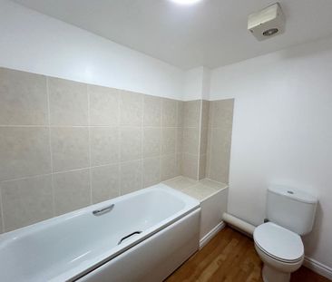 2 bedroom flat to rent - Photo 6