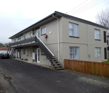 This is an upstairs, spacious, two bedroom flat in a block of six a... - Photo 5
