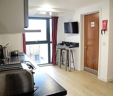 1 bedroom in a flat share to rent - Photo 5