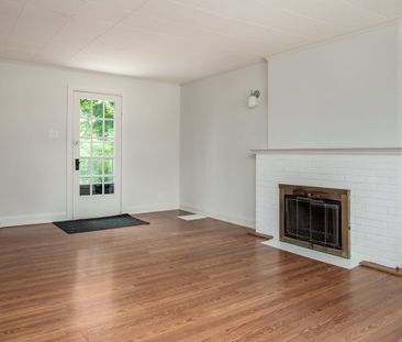 For Lease - 129 Major Mackenzie Drive, Richmond Hill, Ontario - Photo 2