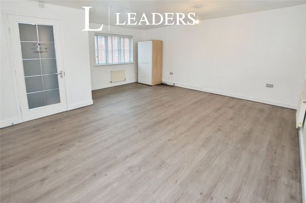 3 bedroom house to rent William Harris Way, Colchester, Essex, CO2 - Photo 1