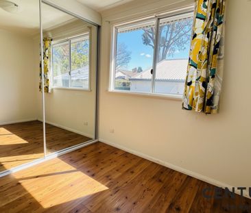 Spacious 3-Bedroom Home – Gas & Water Included! Close to Seven Hills Station! - Photo 4