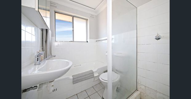 Neat two bedroom unit - Photo 1