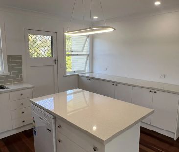 FRESHLY RENOVATED GEM IN PRIME LOCATION - Photo 5